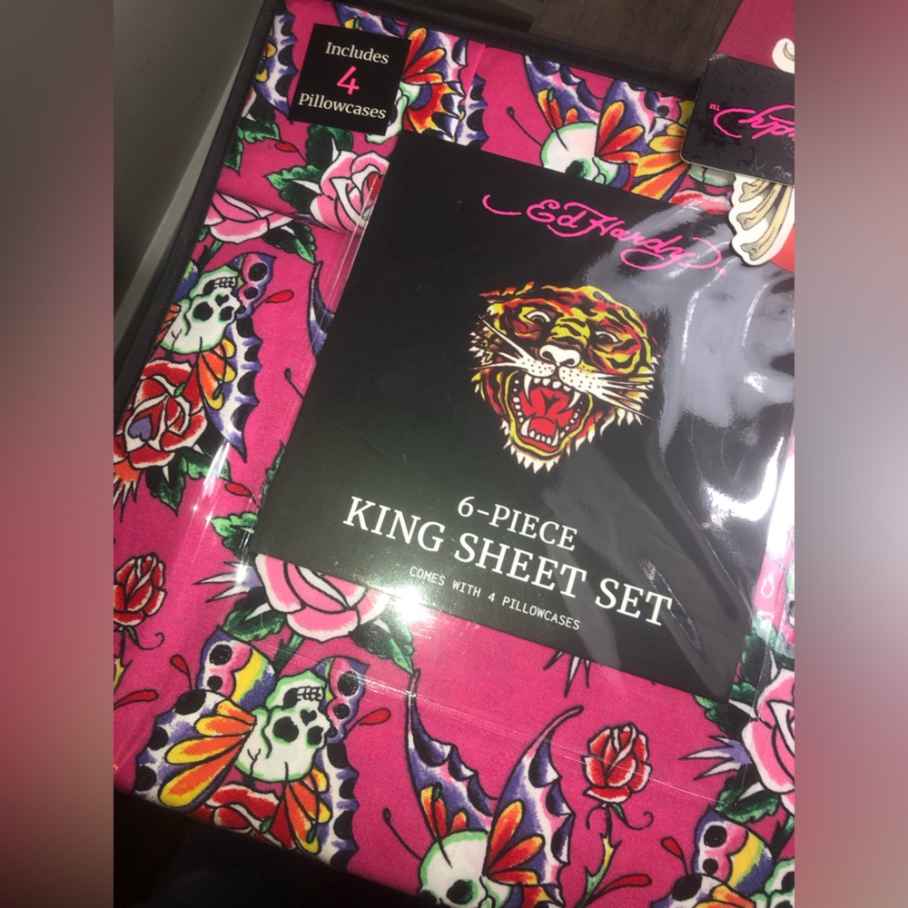 🖤 Ed Hardy King Sheet Set in Hot Pink with Skull & Rose Tattoo Print